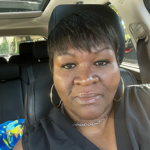 Meet your Posher, Cynthia - Picture 2 of 2